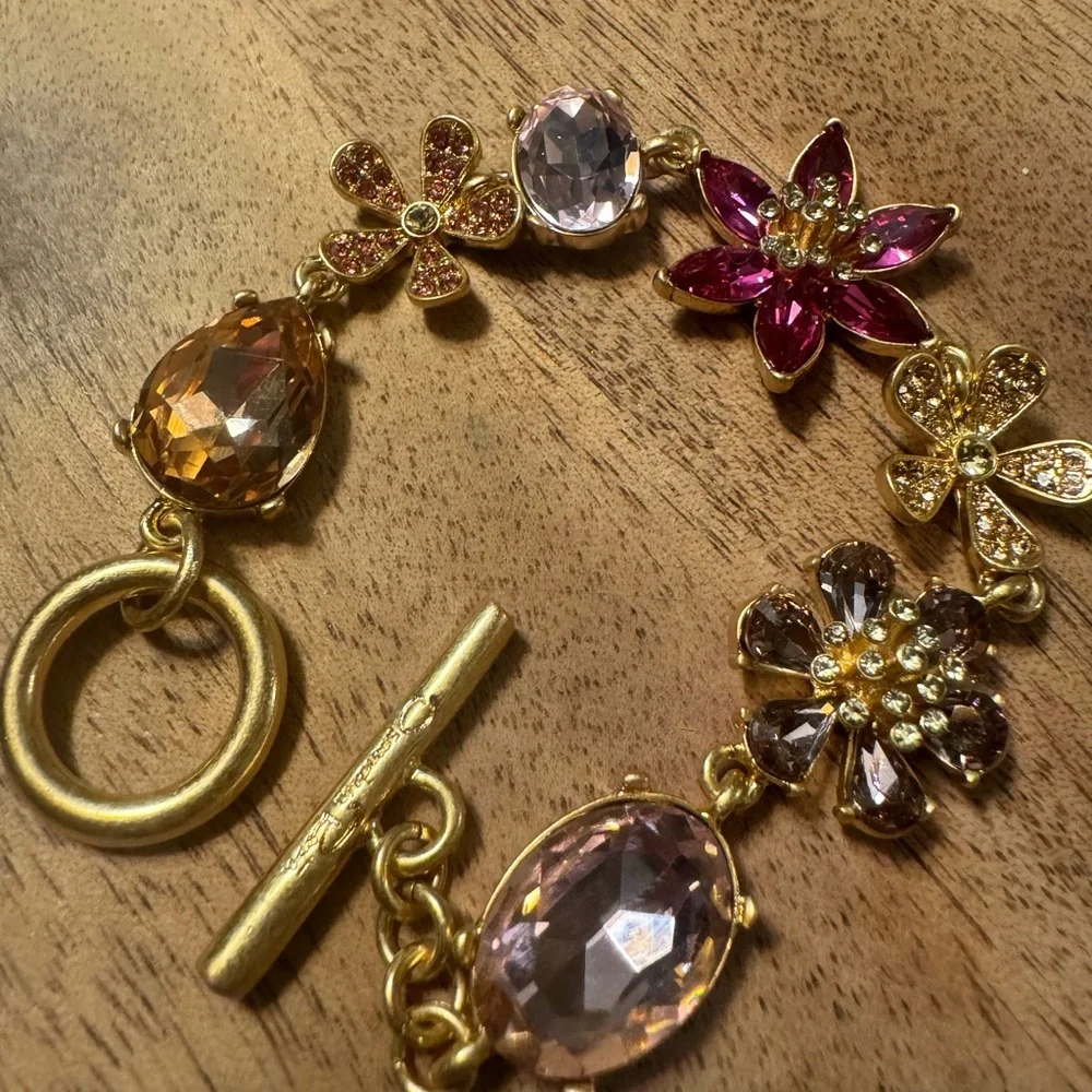 Oscar de la Renta
Crystal Flower bracelet - Picture 6 of 8